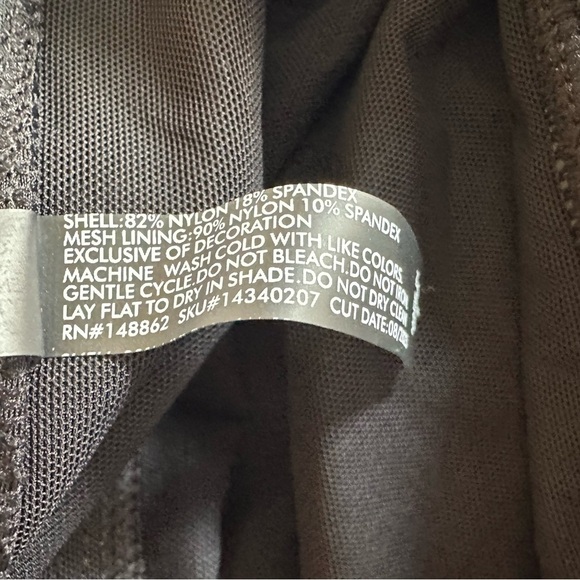 NEW Torrid WIRELESS LACE TRIMMED SWIM DRESS WITH BRIEF IN BLACK Sz 1 (14-16) - Picture 10 of 10